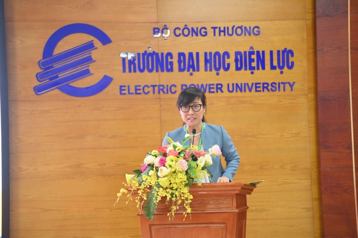PGS.TS. Tạ Thị Thu Hiền – Giám đốc Trung tâm Kiểm định chất lượng giáo dục – Đại học Quốc gia Hà Nội. PGS.TS. Tạ Thị Thu Hiền – Giám đốc Trung tâm Kiểm định chất lượng giáo dục – Đại học Quốc gia Hà Nội.