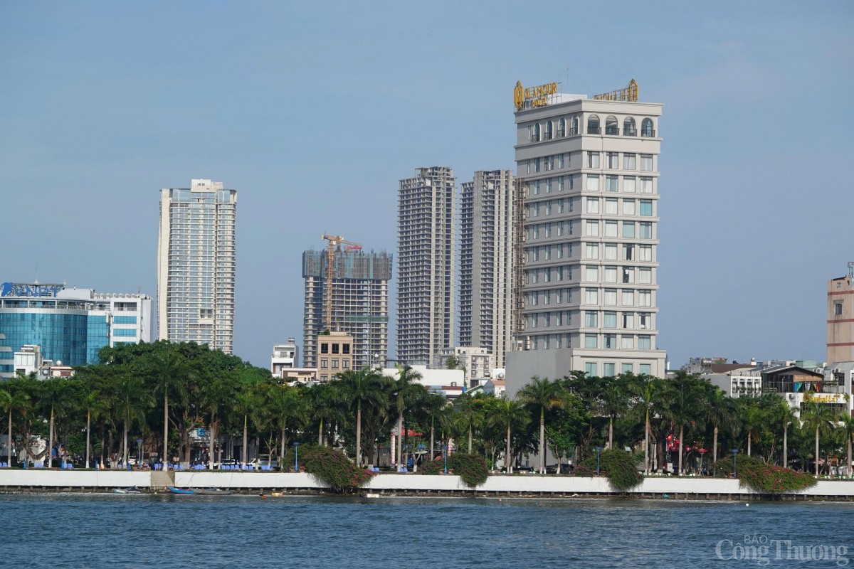 Nhiều khách sạn ven sông Hàn, nơi diễn ra Lễ hội pháo hoa quốc tế Đà Nẵng, tỷ lệ đặt phòng khách sạn trong các đêm khai mạc pháo hoa đã đạt 100%