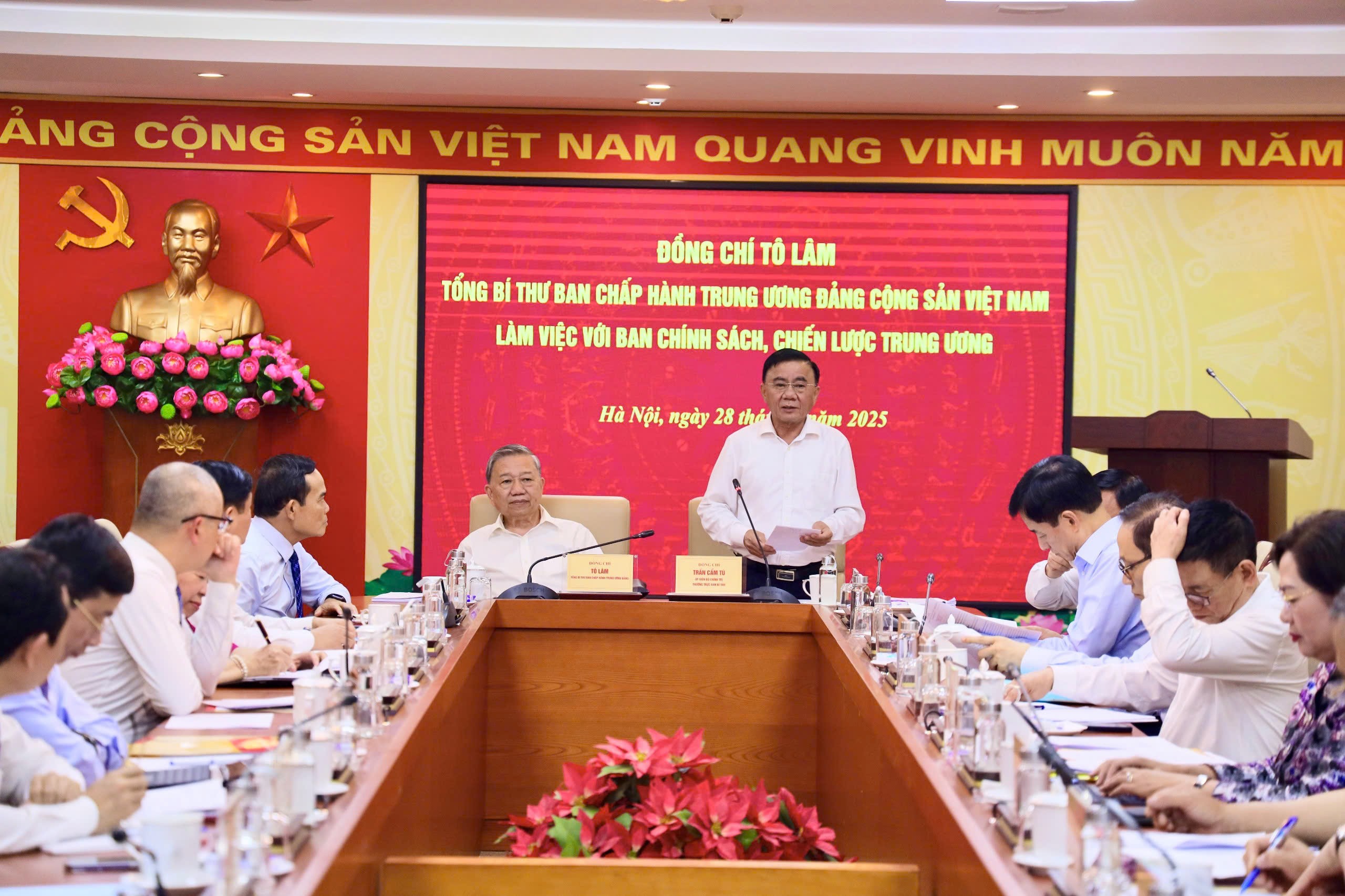 Quang cảnh buổi làm việc. Ảnh: Ban Chính sách, chiến lược Trung ương