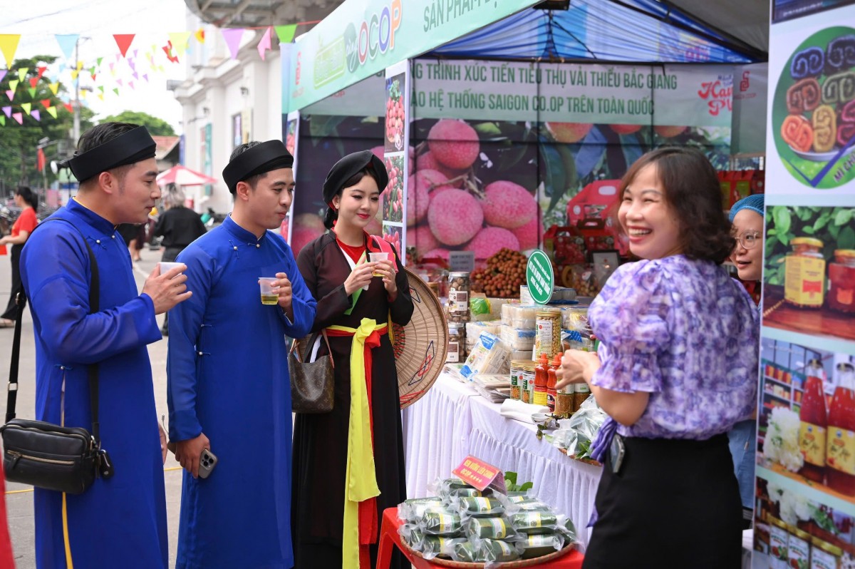 Saigon Co.op ký kết tiêu thụ vải thiều Lục Ngạn