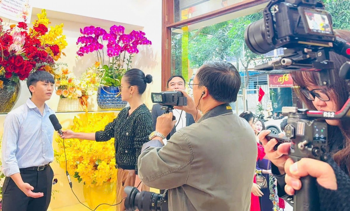 Phóng viên Báo Công Thương tác nghiệp. Phóng viên Báo Công Thương tác nghiệp.