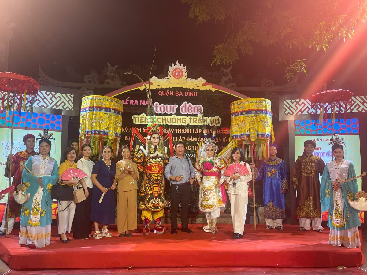 Hà Nội: Ra mắt tour đêm 'Tiếng chuông Trấn Vũ' Hà Nội: Ra mắt tour đêm 'Tiếng chuông Trấn Vũ'