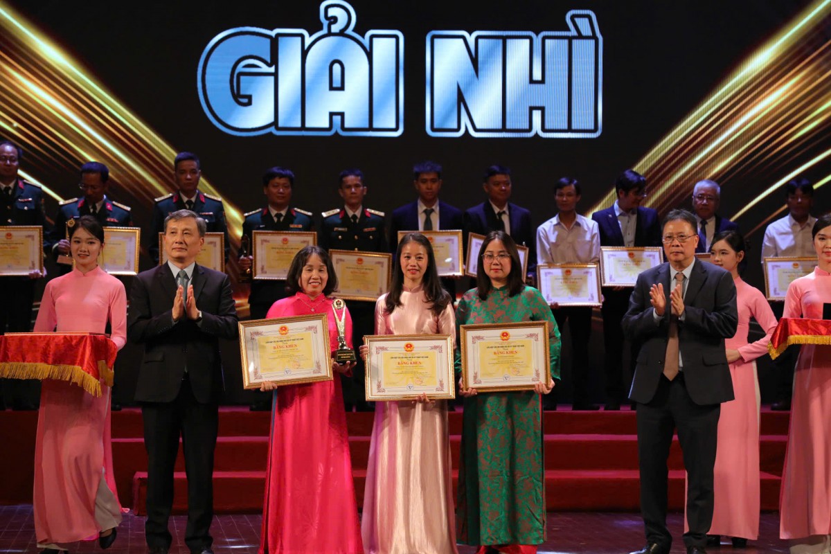 Công trình xử lý xỉ thải của HaUI đoạt Giải Nhì VIFOTEC Công trình xử lý xỉ thải của HaUI đoạt Giải Nhì VIFOTEC