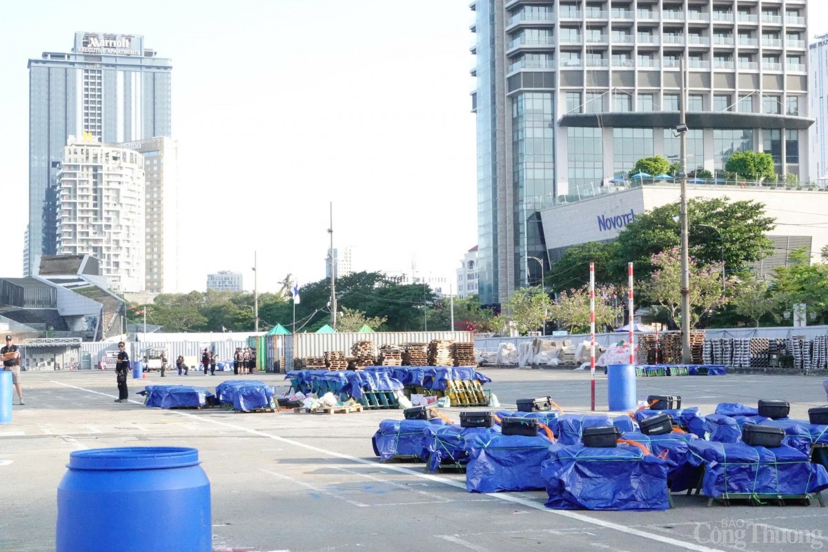 Khu vực bài trí trận địa pháo hoa của đội Phần Lan