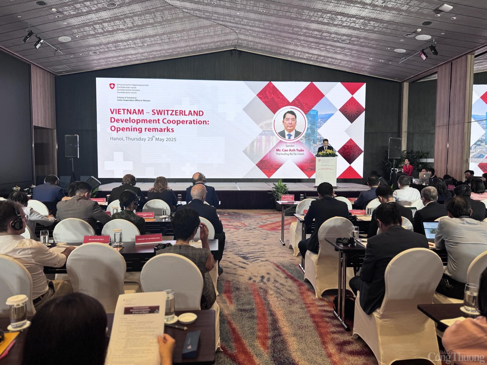 Thụy Sĩ rót thêm 50 triệu USD hỗ trợ Việt Nam đổimới