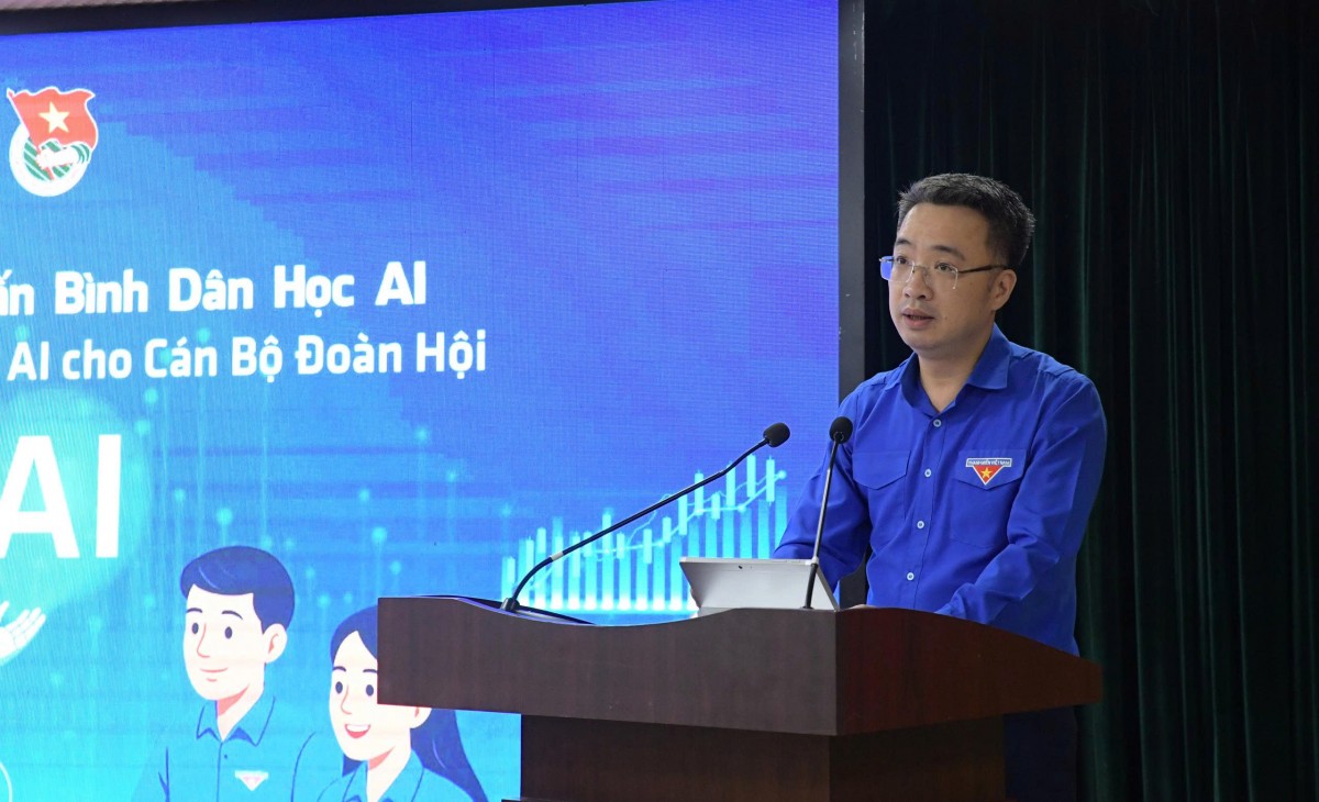 Các đại biểu tham dự lễ khởi động chương trình tập huấn "Bình dân học AI". Các đại biểu tham dự lễ khởi động chương trình tập huấn "Bình dân học AI".