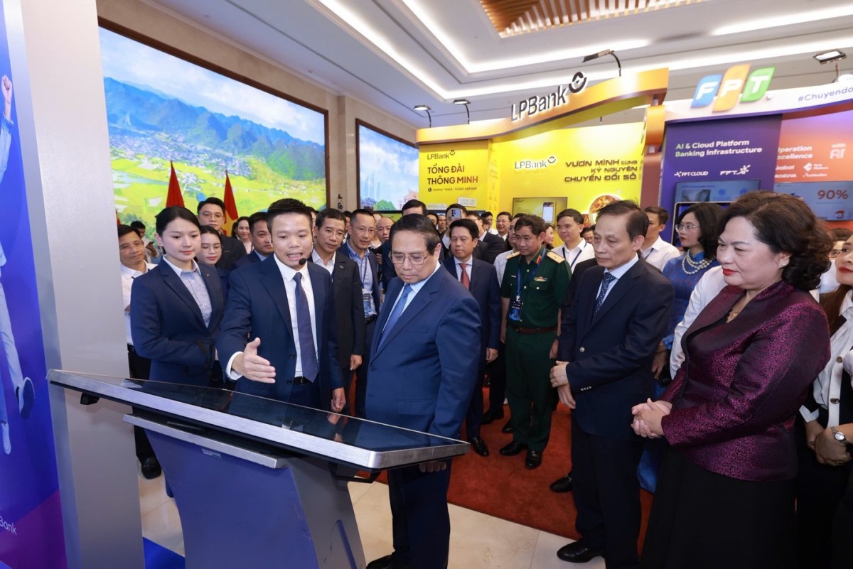 MB đón Thủ tướng tham quan không gian công nghệ trong Sự kiện Chuyển đổi số 2025