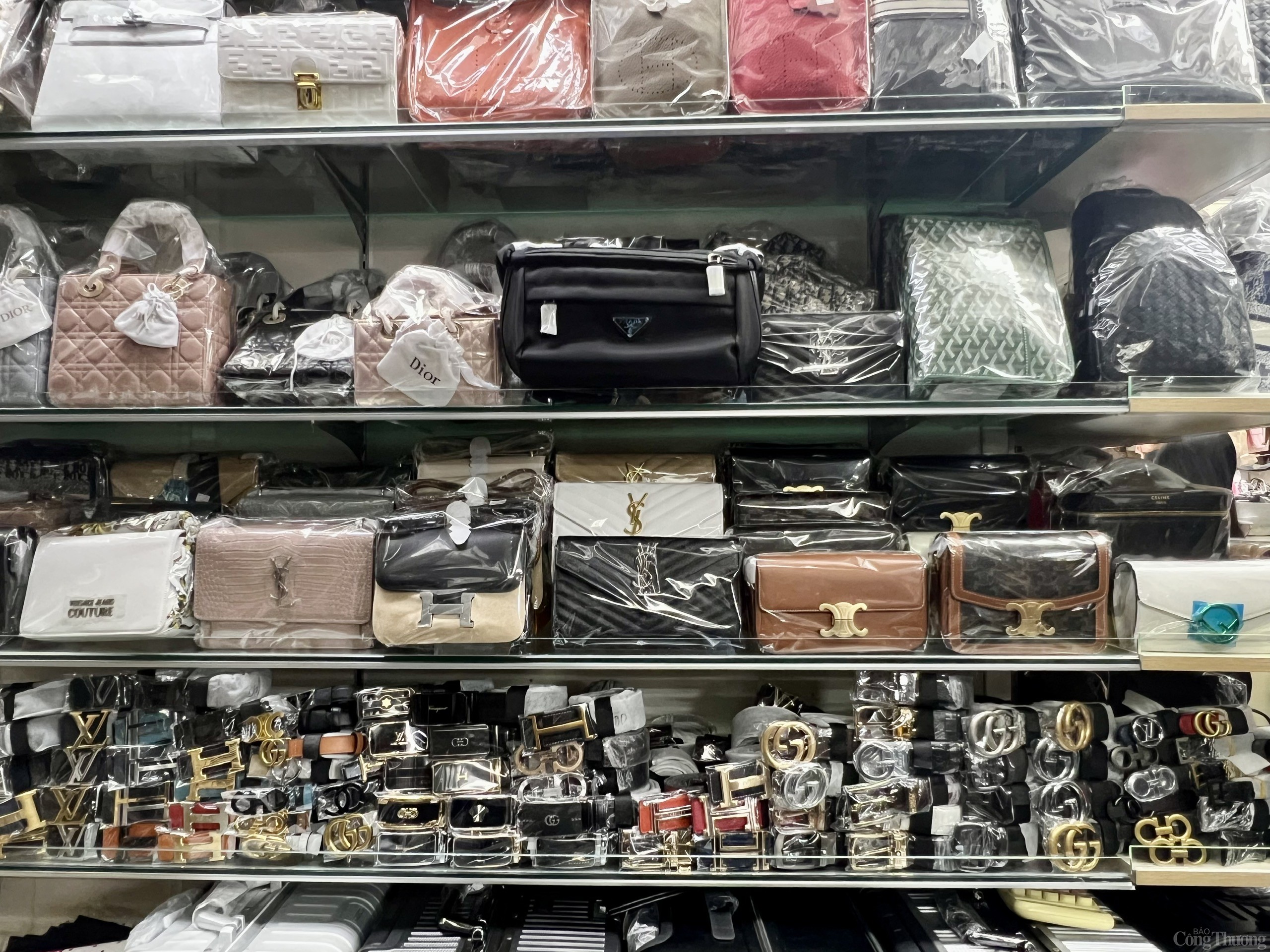 Đột kích Saigon Square, tiểu thương chống đối