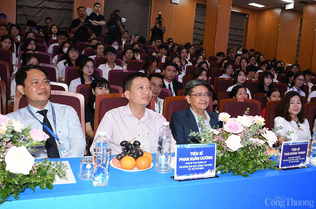 Quán quân “sinh viên thông thái” năm 2025 chính thức lộ diện Quán quân “sinh viên thông thái” năm 2025 chính thức lộ diện