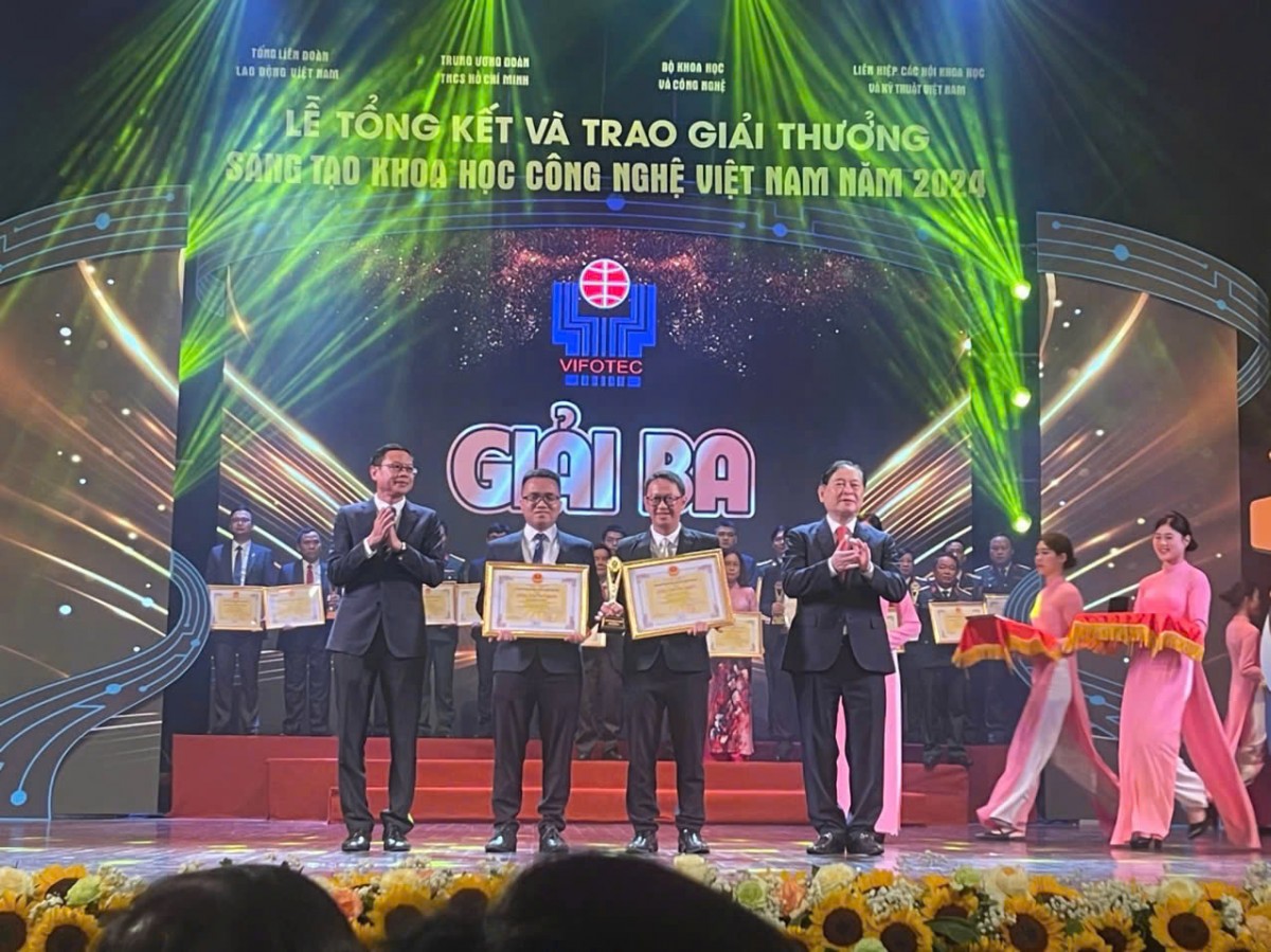 Nhóm tác giả: Lê Hồng Cương, Nguyễn Đình Tuân, Võ Văn Phương, Nguyễn Văn Hiếu, Nguyễn Công Minh - Công ty TNHH MTV Điện lực Đà Nẵng) Nhóm tác giả: Lê Hồng Cương, Nguyễn Đình Tuân, Võ Văn Phương, Nguyễn Văn Hiếu, Nguyễn Công Minh - Công ty TNHH MTV Điện lực Đà Nẵng)