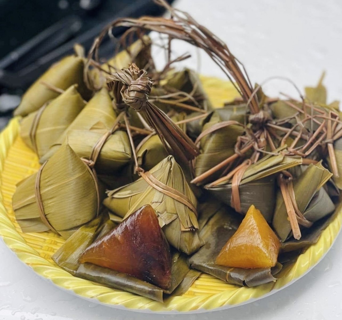 Bánh tro mật mía, một đặc sản không thể thiếu trong ngày Tết Đoan Ngọ. Ảnh: Nguyễn Thanh Bánh tro mật mía, một đặc sản không thể thiếu trong ngày Tết Đoan Ngọ. Ảnh: Nguyễn Thanh