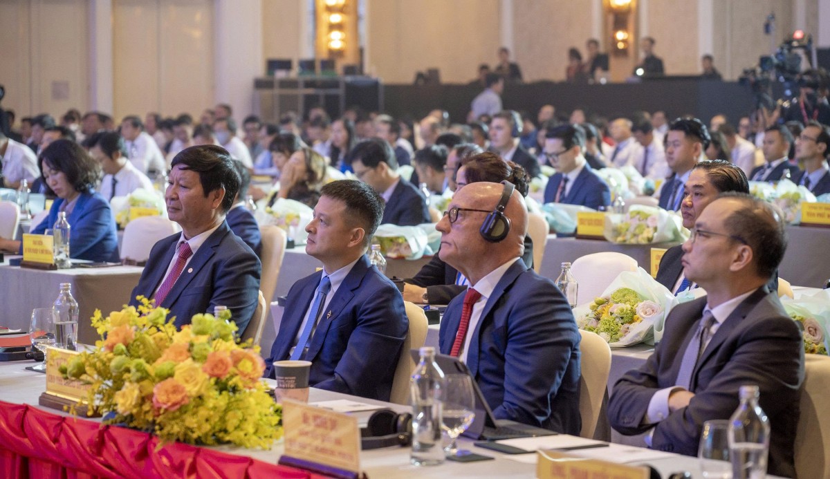 Đại diện các DN, nhà đầu tư trong nước và quốc tế tham dự hội nghị.