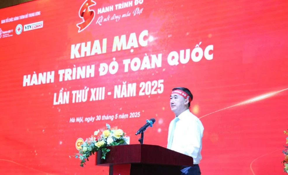Thứ trưởng Bộ Y tế Trần Văn Thuấn phát biểu tại khai mạc Hành trình Đỏ toàn toàn quốc lần thứ XIII-năm 2025.