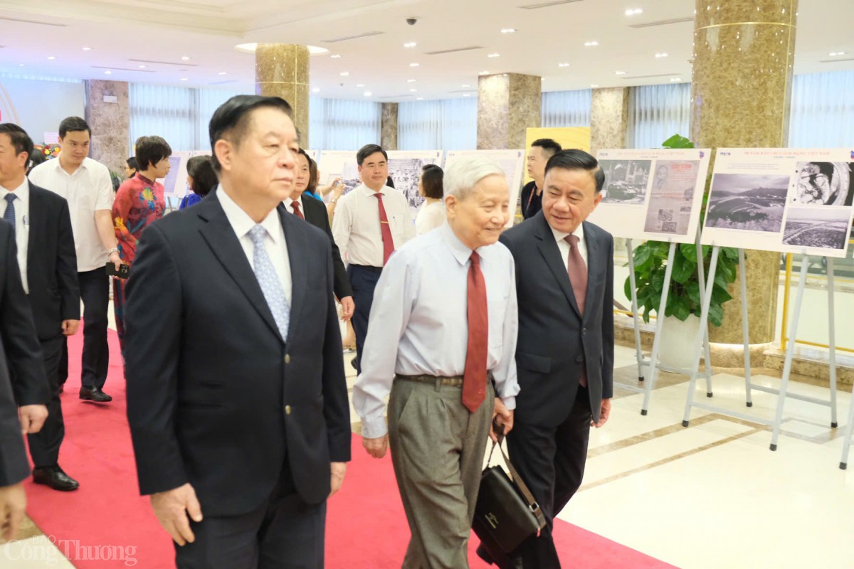 Đồng chí Trần Cẩm Tú - Ủy viên Bộ Chính trị, Thường trực Ban Bí thư Trung ương Đảng; đồng chí Nguyễn Trọng Nghĩa - Ủy viên Bộ Chính trị, Bí thư Trung ương Đảng, Trưởng Ban Tuyên giáo và Dân vận Trung ương; Nhà báo lão thành Hà Đăng, nguyên Ủy viên Trung ương Đảng, nguyên Tổng biên tập Báo Nhân Dân, nguyên Trưởng ban Tư tưởng-Văn hóa Trung ương.