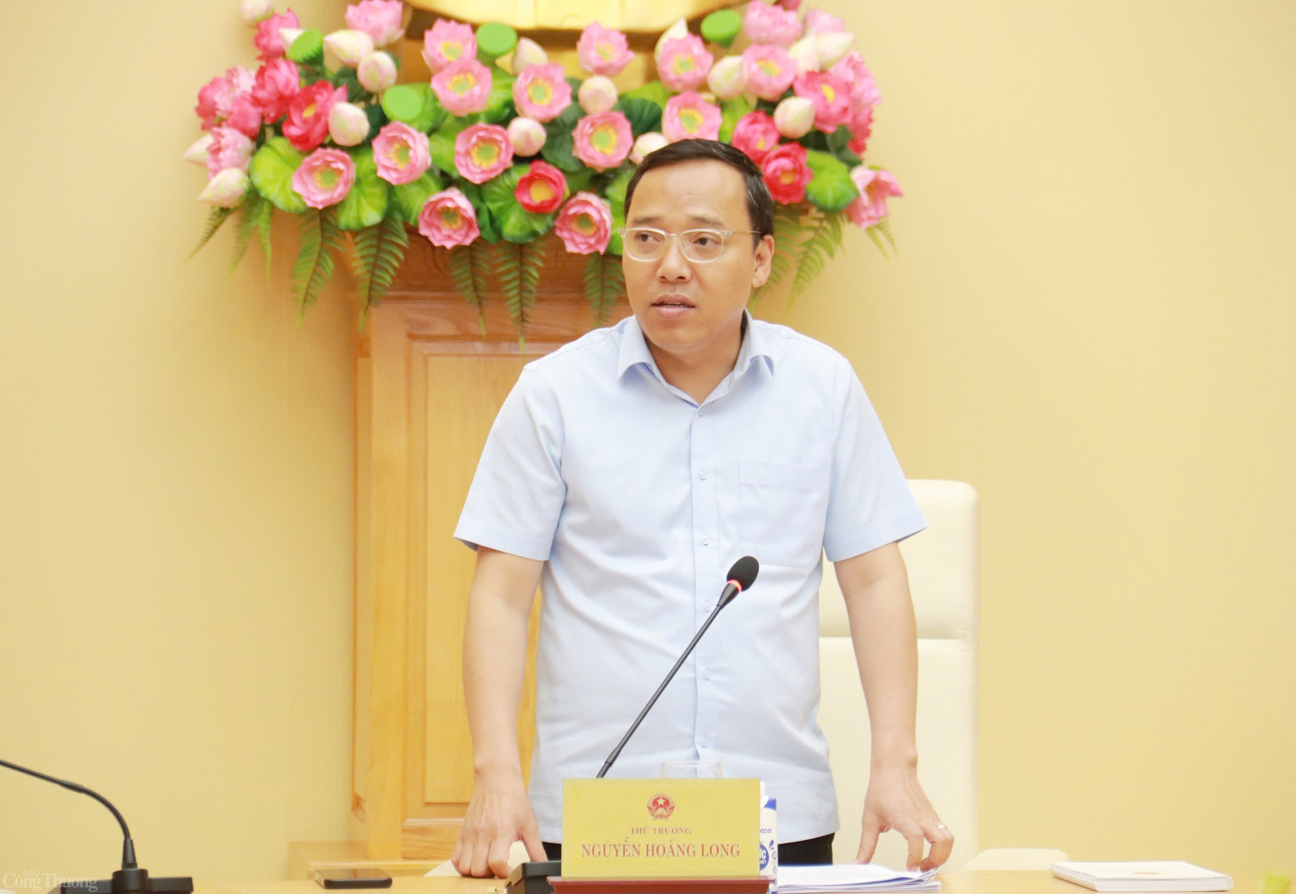 Thứ trưởng Nguyễn Hoàng Long làm việc với TKV