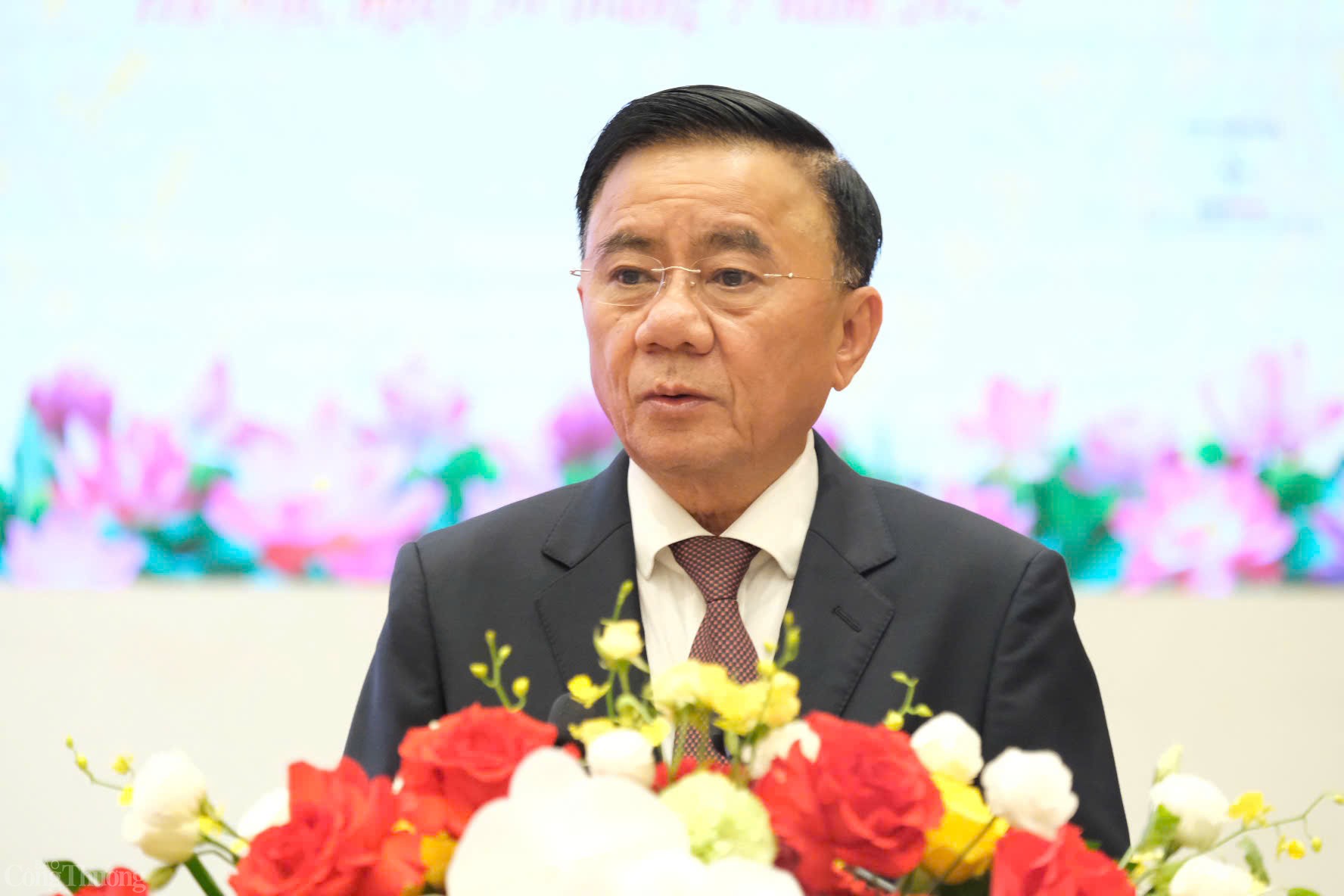 đồng chí Trần Cẩm Tú, Ủy viên Bộ Chính trị, Thường trực Ban Bí thư Trung ương Đảng phát biểu tại hội thảo. đồng chí Trần Cẩm Tú, Ủy viên Bộ Chính trị, Thường trực Ban Bí thư Trung ương Đảng phát biểu tại hội thảo.