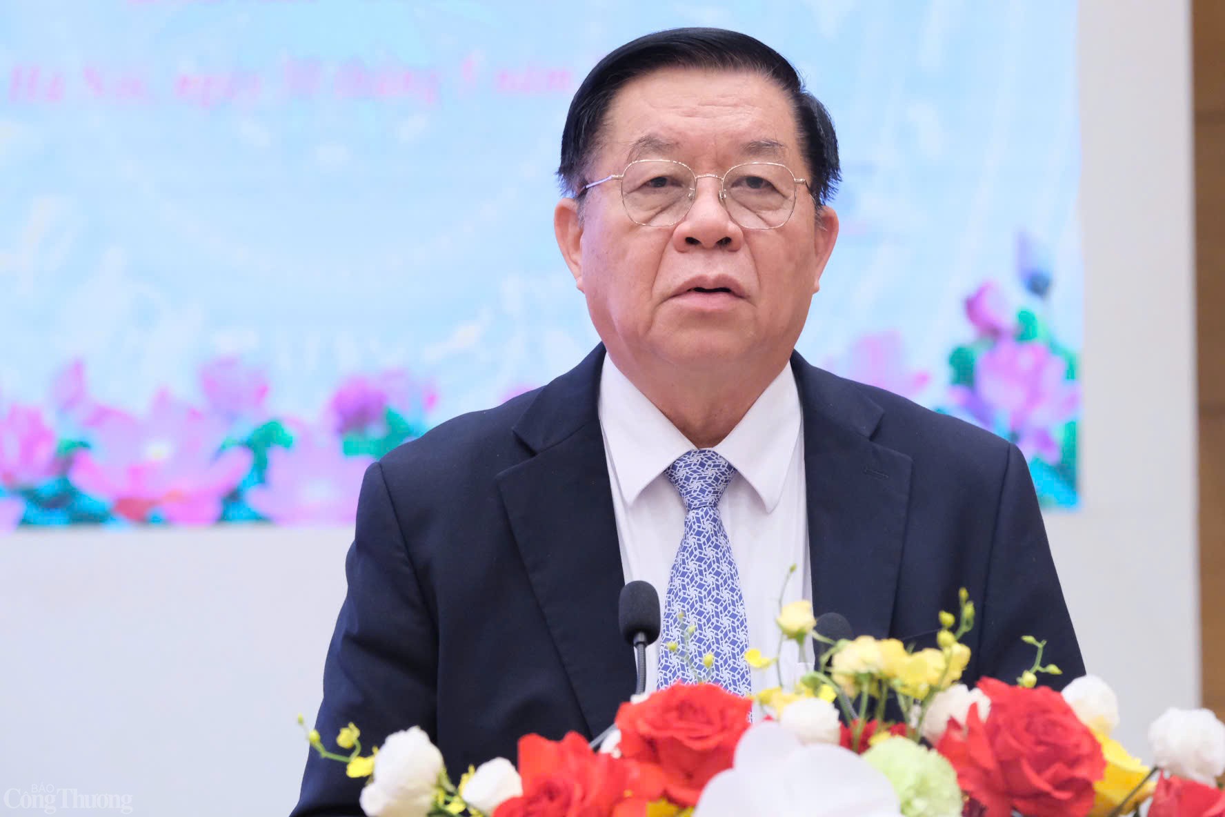 Đồng chí Nguyễn Trọng Nghĩa, Ủy viên Bộ Chính trị, Bí thư Trung ương Đảng, Trưởng Ban Tuyên giáo và Dân vận Trung ương chia sẻ Đồng chí Nguyễn Trọng Nghĩa, Ủy viên Bộ Chính trị, Bí thư Trung ương Đảng, Trưởng Ban Tuyên giáo và Dân vận Trung ương chia sẻ