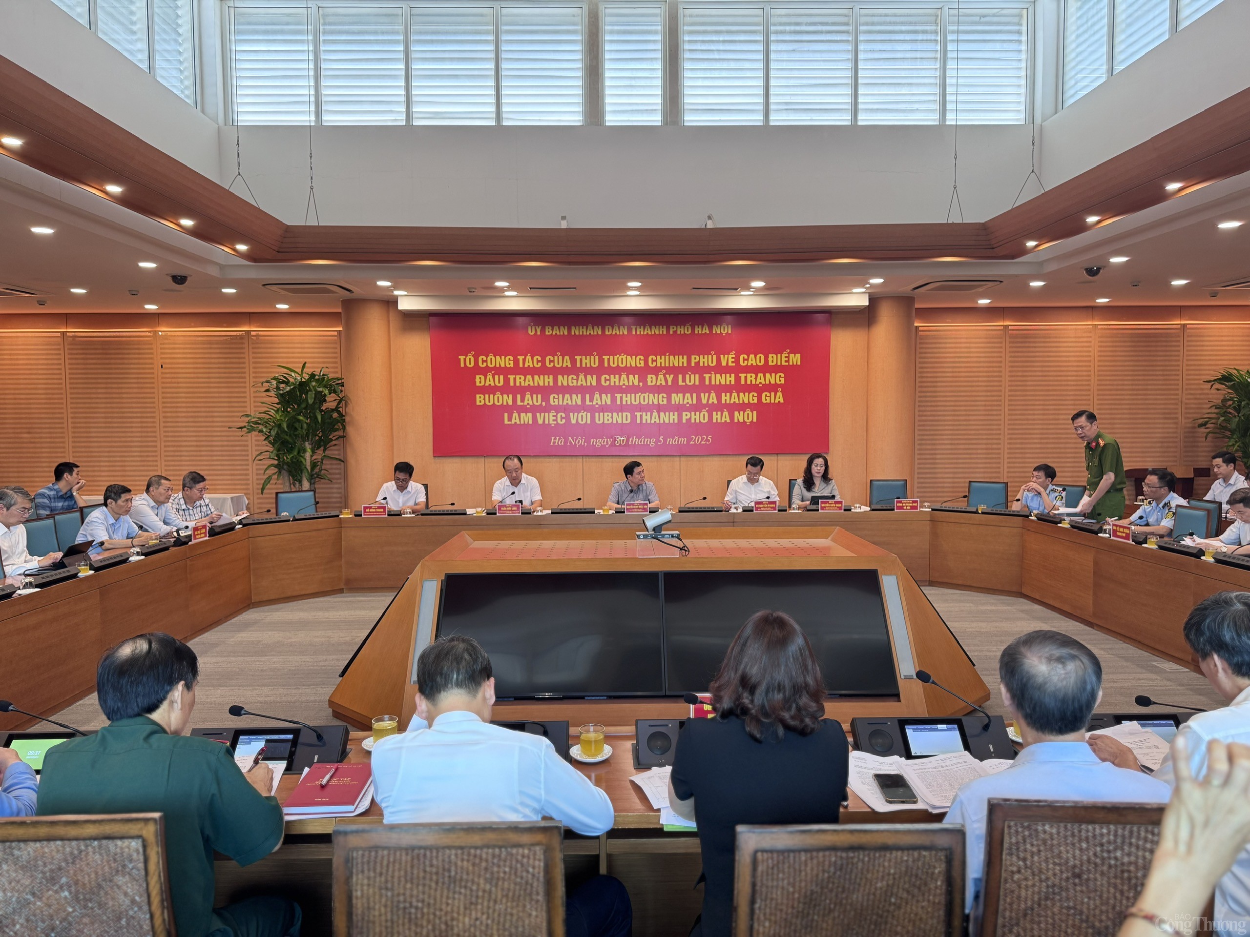 Chống hàng giả, hàng lậu: 'Cao điểm là phải mạnh tay' Chống hàng giả, hàng lậu: 'Cao điểm là phải mạnh tay'