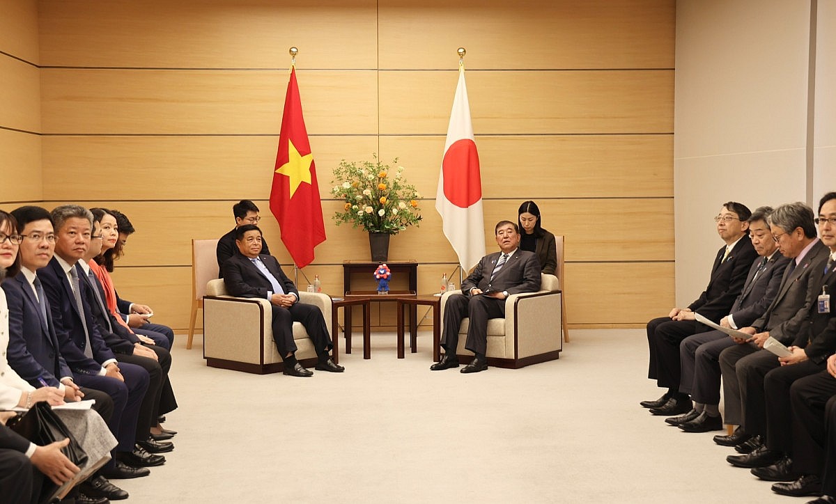 Phó Thủ tướng Nguyễn Chí Dũng hội kiến Thủ tướng Nhật Bản Ishiba Shigeru nhân dịp dự Hội nghị Tương lai châu Á lần thứ 30 và làm việc tại Nhật Bản. Ảnh: VGP/Thu Sa