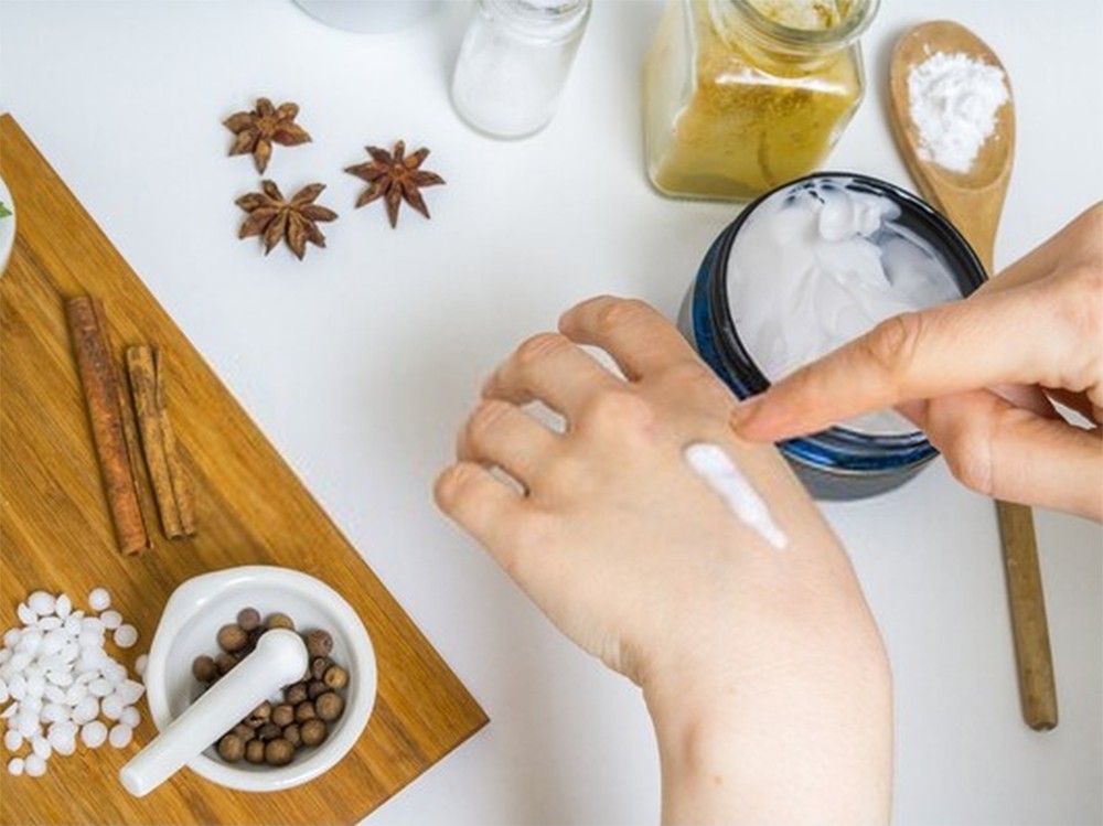 Theo Cục Quản lý Dược (Bộ Y tế) nhiều sản phẩm chưa được công bố, không rõ nguồn gốc xuất xứ...