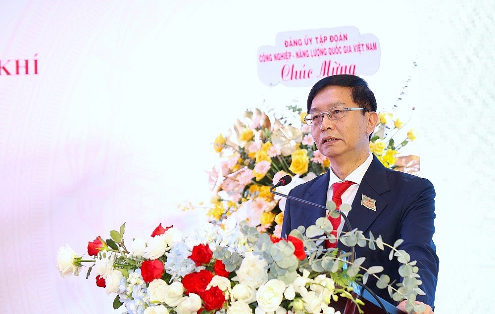 Đồng chí Trần Quang Dũng - Phó Bí thư thường trực Đảng ủy Petrovietnam tin tưởng tập thể Đảng bộ PV Drilling sẽ “Xây dựng Đảng bộ vững mạnh toàn diện, tiên phong tăng tốc, bứt phá tăng trưởng, phát triển bền vững” ở nhiệm kỳ 2025-2030 (Ảnh PVD)