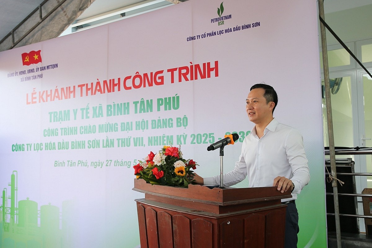 Ông Phạm Minh Nghĩa - Phó Tổng Giám đốc BSR cho biết, công ty luôn đóng góp tích cực cho sự phát triển của quê hương Quảng Ngãi, nhất là huyện Bình Sơn, nơi đặt Nhà máy Lọc dầu Dung Quất (Ảnh BSR)