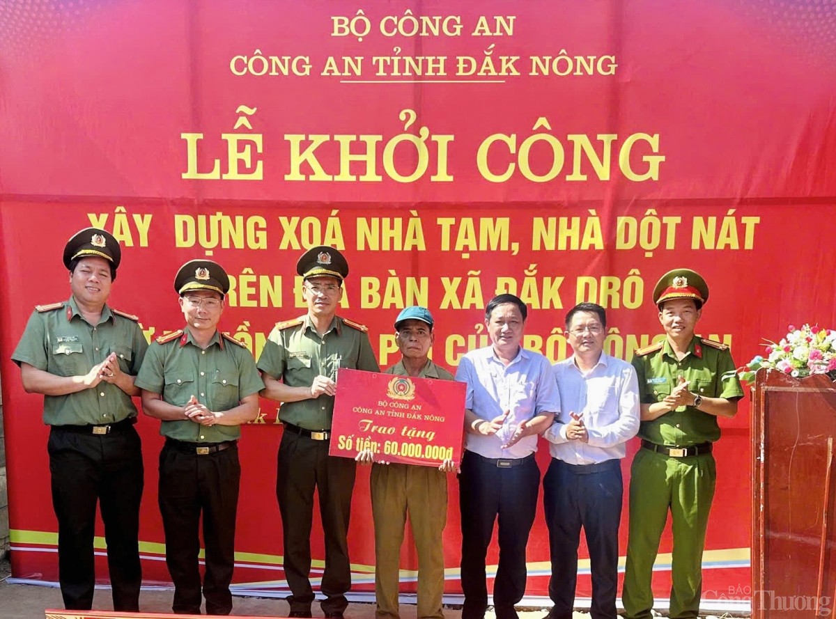Bài 2: Áo xanh về với buôn làng Bài 2: Áo xanh về với buôn làng