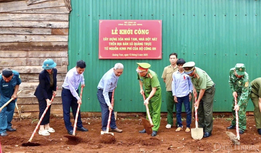 Bài 2: Áo xanh về với buôn làng Bài 2: Áo xanh về với buôn làng