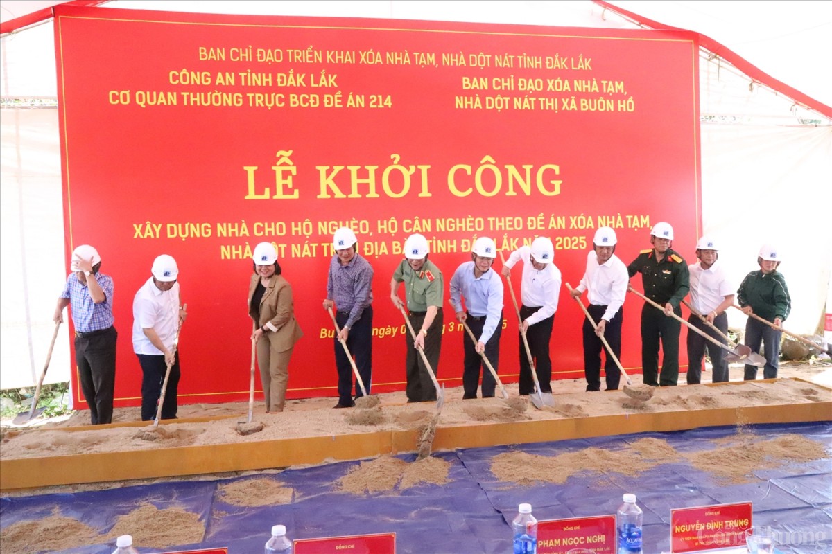 Bài 2: Áo xanh về với buôn làng Bài 2: Áo xanh về với buôn làng