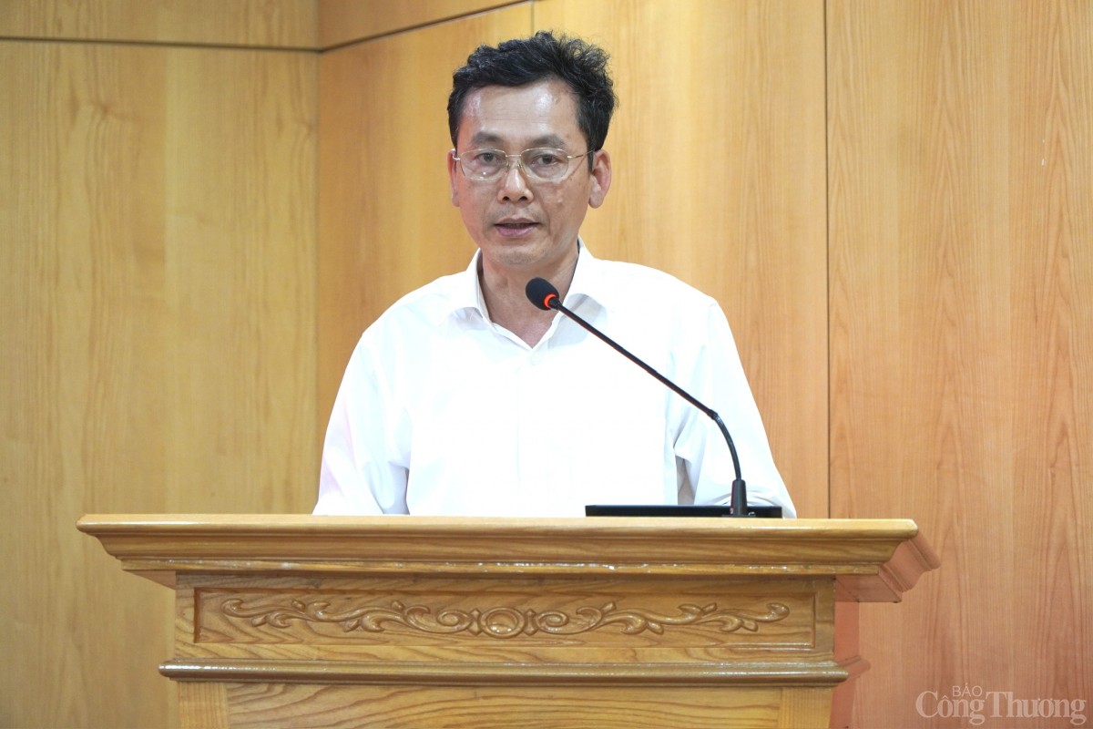 Đồng chí Nguyễn Văn Thành, Trưởng phòng Chính sách, Cục Thương mại điện tử và Kinh tế số tham gia tham luận tại Đại hội. Đồng chí Nguyễn Văn Thành, Trưởng phòng Chính sách, Cục Thương mại điện tử và Kinh tế số tham gia tham luận tại Đại hội.