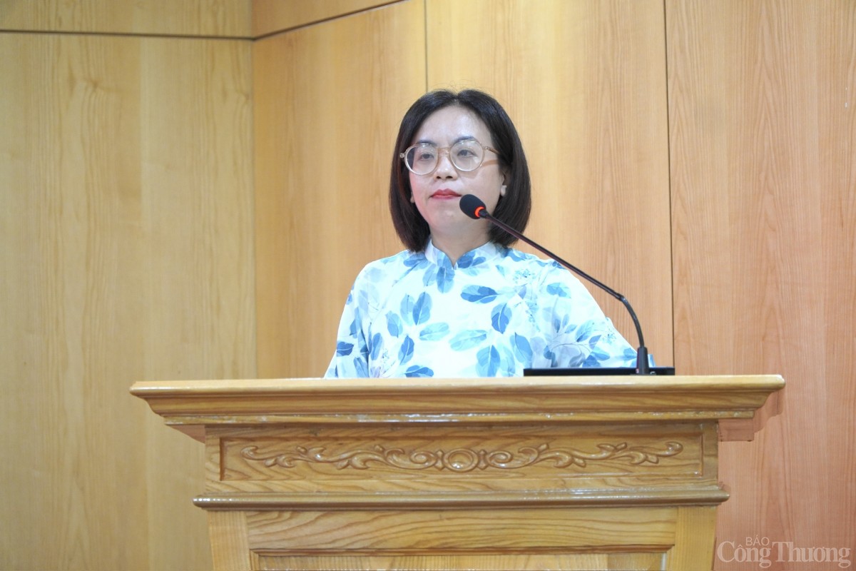 Đồng chí Trần Thị Hồng Vân, Phó trưởng Phòng Quản lý hoạt động Thương mại điện tử tham gia tham luận tại Đại hội về chủ đề Học tập và làm theo tư tưởng, đạo đức, phong cách Hồ Chí Minh. Đồng chí Trần Thị Hồng Vân, Phó trưởng Phòng Quản lý hoạt động Thương mại điện tử tham gia tham luận tại Đại hội về chủ đề Học tập và làm theo tư tưởng, đạo đức, phong cách Hồ Chí Minh.