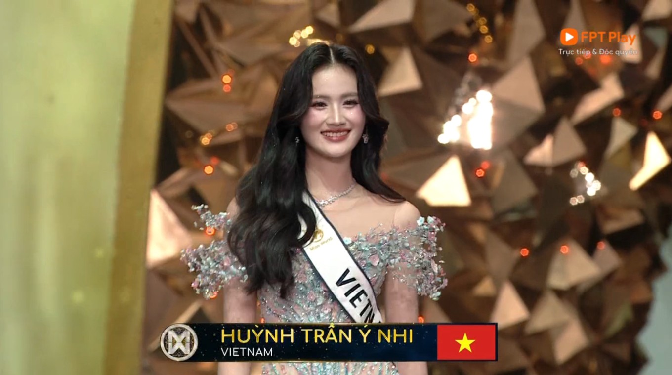 Ý Nhi rạng rỡ trình diễn tại chung kết Miss World 2025.