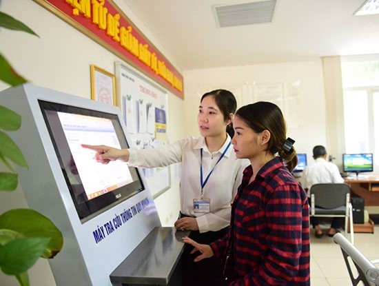 người dân trên địa bàn đã bước đầu làm quen với việc sử dụng nền tảng số phục vụ đời sống