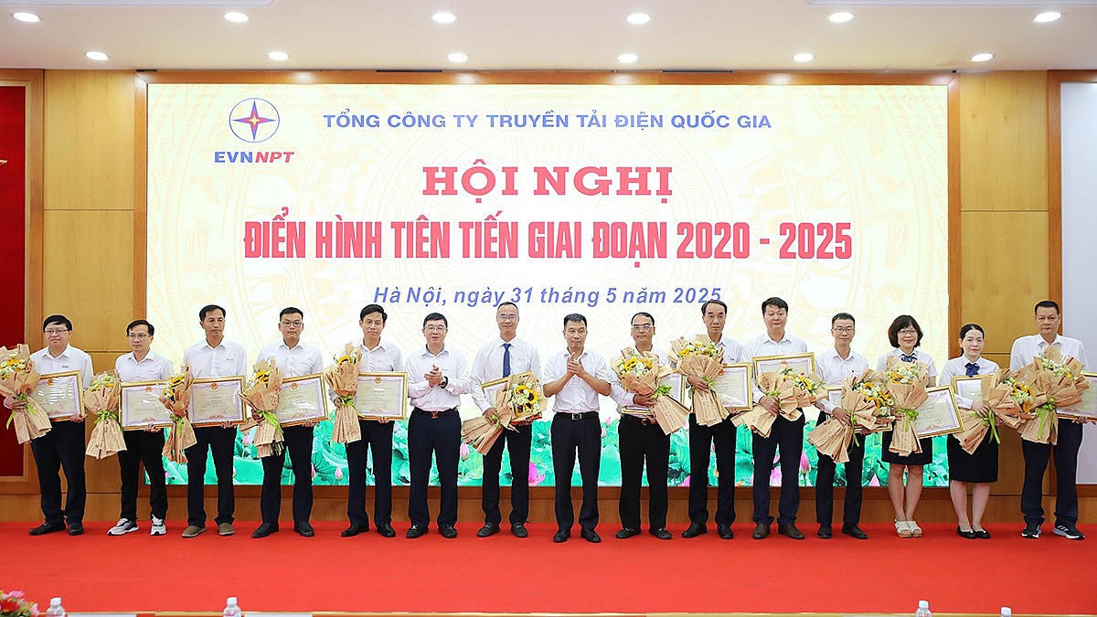 EVNNPT tôn vinh ‘những ngọn lửa thi đua yêu nước’ giai đoạn 2020-2025