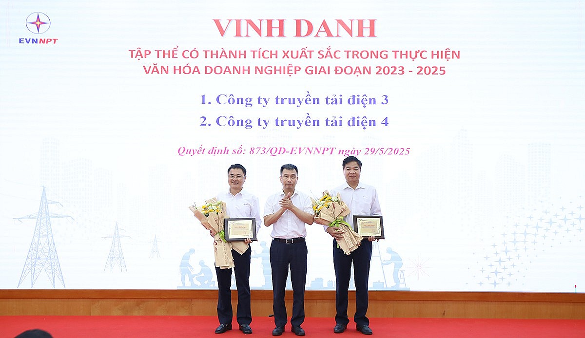 EVNNPT tôn vinh ‘những ngọn lửa thi đua yêu nước’ giai đoạn 2020-2025