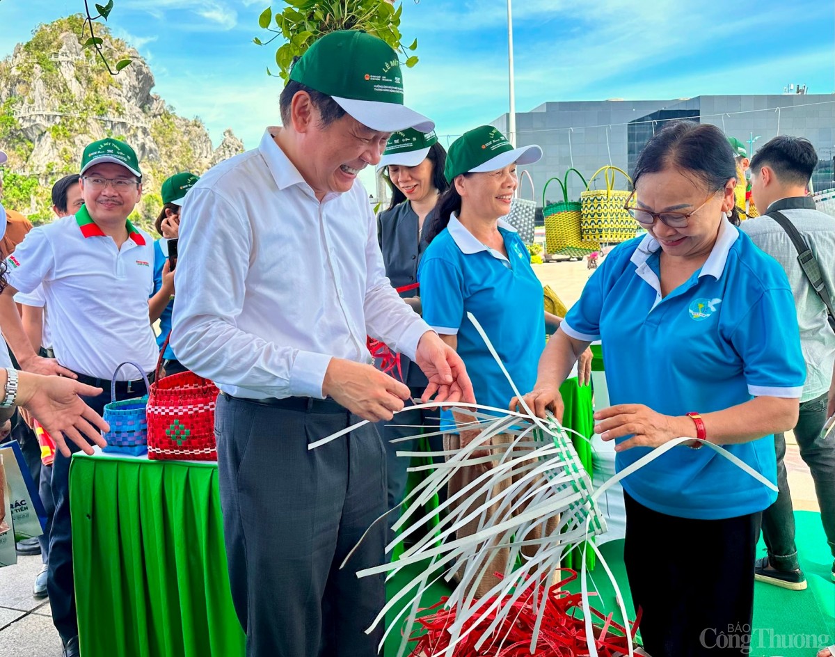Quảng Ninh: Hơn 1000 người tham gia lễ mít tinh hưởng ứng
