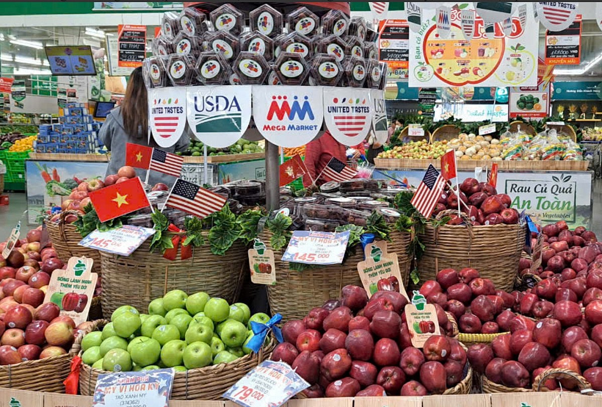 Hiệp hội Rau quả Việt Nam thông tin năm 2024, táo là loại trái cây được nhập khẩu nhiều nhất với tổng kim ngạch 275,3 triệu USD, tăng 18% so với năm 2023. Trong đó, nhập khẩu táo từ Mỹ tăng 58,3%. Hiệp hội Rau quả Việt Nam thông tin năm 2024, táo là loại trái cây được nhập khẩu nhiều nhất với tổng kim ngạch 275,3 triệu USD, tăng 18% so với năm 2023. Trong đó, nhập khẩu táo từ Mỹ tăng 58,3%.