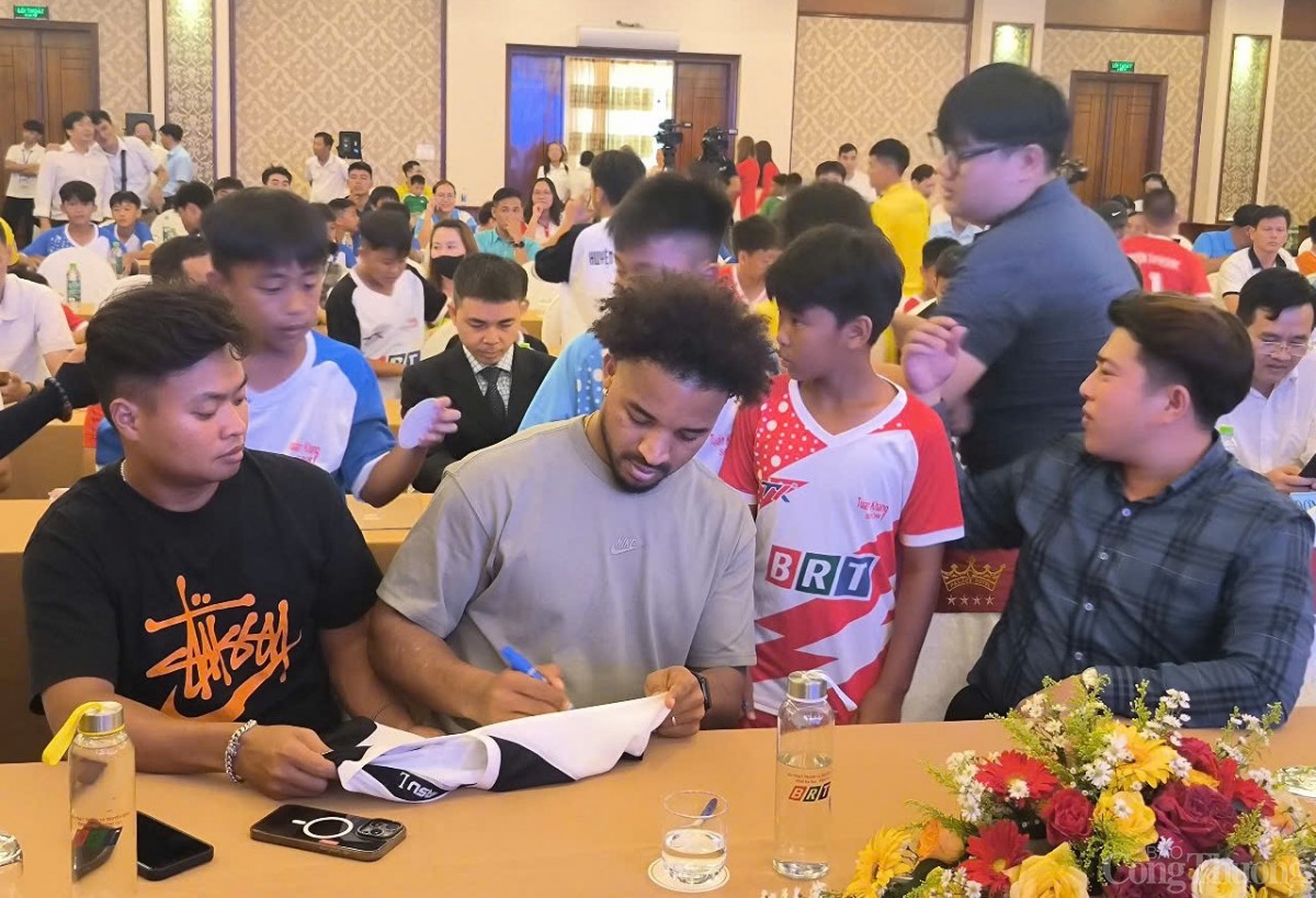 Xuân Son bốc thăm chia bảng Giải bóng đá cúp BRT 2025 Xuân Son bốc thăm chia bảng Giải bóng đá cúp BRT 2025