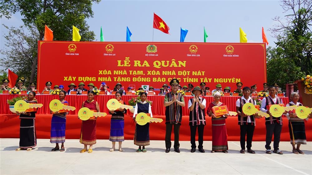 Bài 3: Vững mái ấm, sáng tương lai Bài 3: Vững mái ấm, sáng tương lai