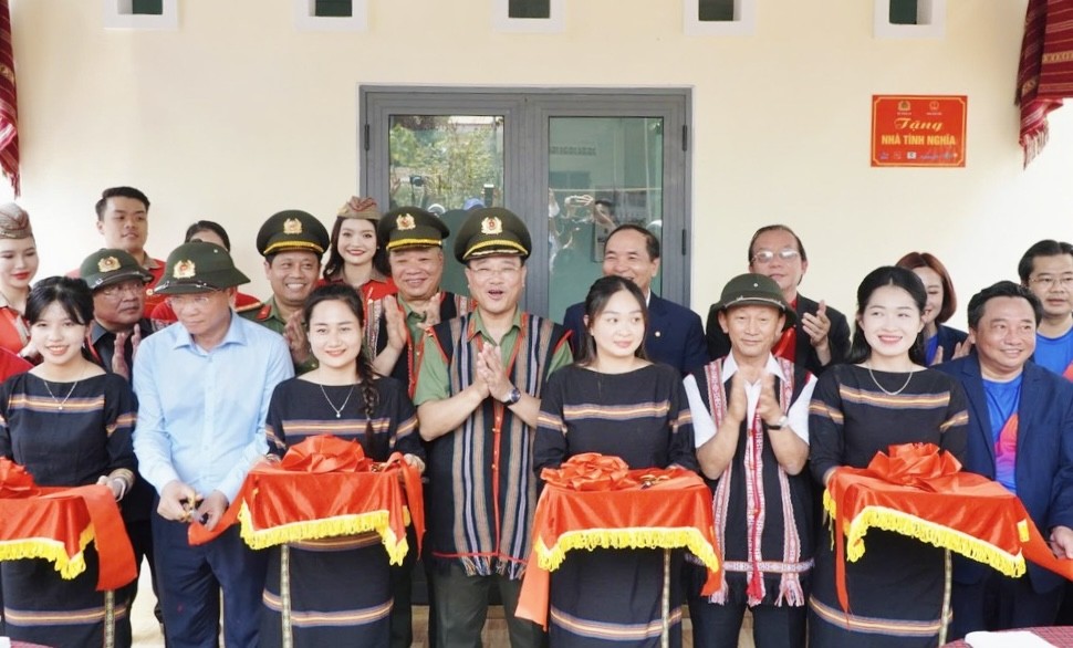 Bài 3: Vững mái ấm, sáng tương lai Bài 3: Vững mái ấm, sáng tương lai