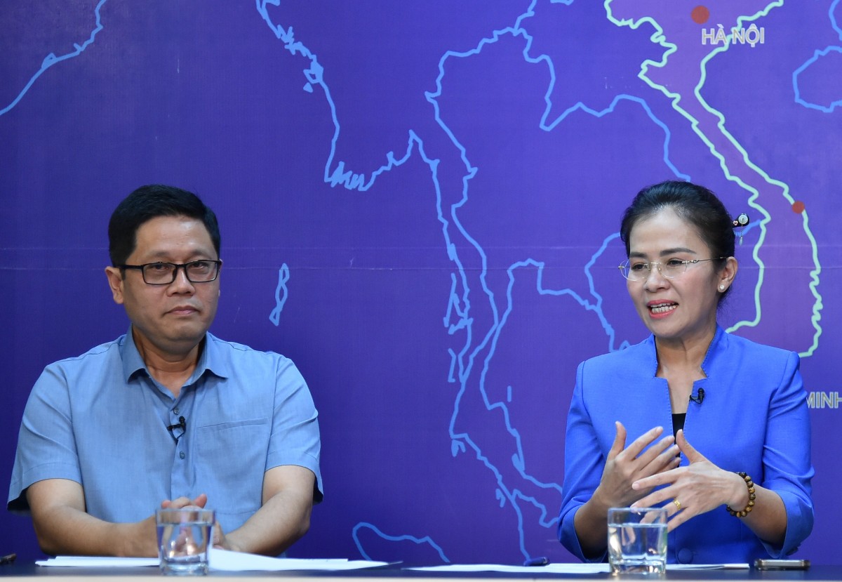 Bà Võ Thị Minh Sinh – Phó Bí thư Tỉnh ủy, Chủ tịch Ủy ban MTTQ, Trưởng đoàn Đại biểu Quốc hội, Phó trưởng Ban Chỉ đạo tỉnh Nghệ An về xóa nhà tạm, dột nát tỉnh Nghệ An