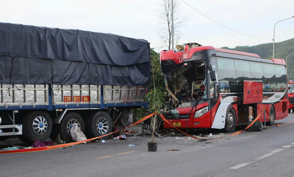 Thành phố Huế: Tai nạn nghiêm trọng khiến 6 người thương vong Thành phố Huế: Tai nạn nghiêm trọng khiến 6 người thương vong