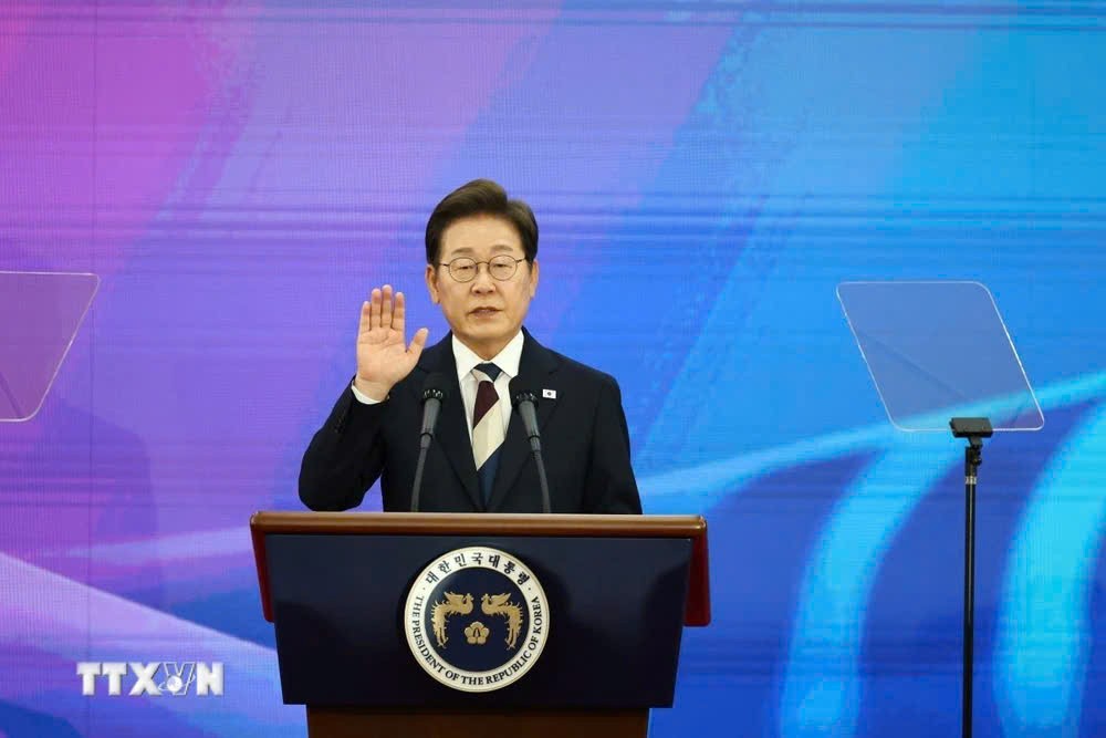 Ông Lee Jae Myung tuyên thệ nhậm chức Tổng thống Hàn Quốc tại Quốc hội ở Seoul ngày 4/6/2025. (Ảnh: THX/TTXVN) Ông Lee Jae Myung tuyên thệ nhậm chức Tổng thống Hàn Quốc tại Quốc hội ở Seoul ngày 4/6/2025. (Ảnh: THX/TTXVN)