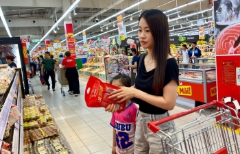 Người tiêu dùng dè dặt với thực phẩm Công ty C.P