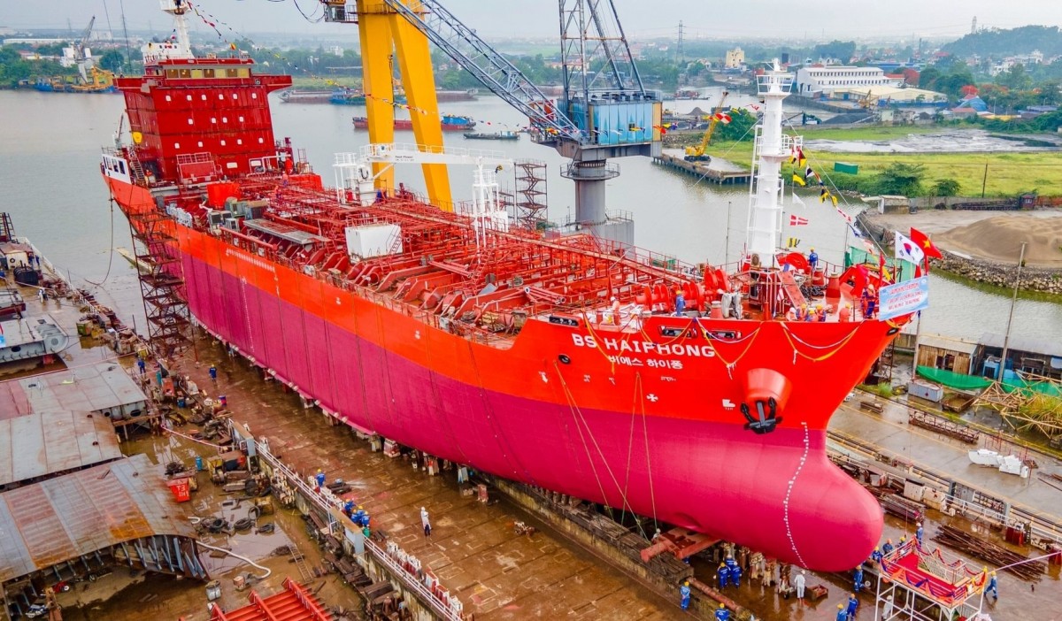 Việc xây dựng các khu công nghiệp chuyên ngành sẽ giúp tập trung đầu tư công nghệ, thu hút doanh nghiệp trong và ngoài nướ Việc xây dựng các khu công nghiệp chuyên ngành sẽ giúp tập trung đầu tư công nghệ, thu hút doanh nghiệp trong và ngoài nướ