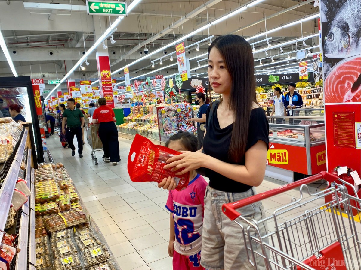 Sau vụ tố, người mua dè dặt với thực phẩm C.P