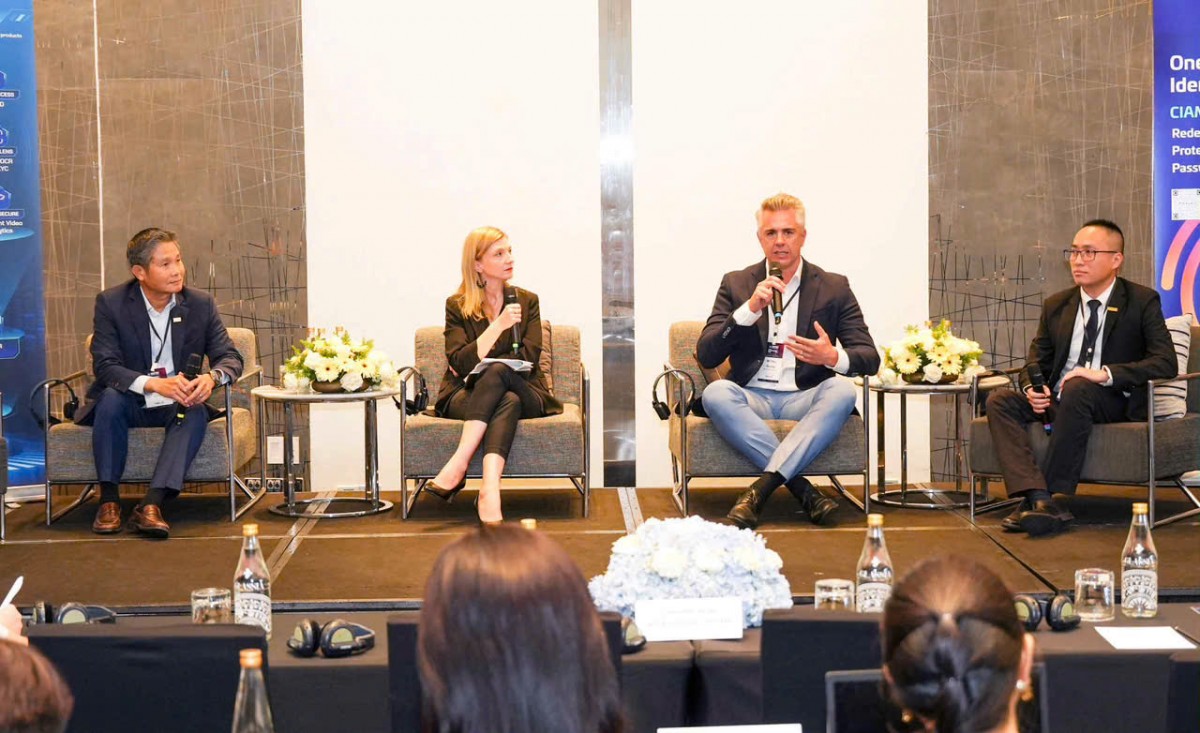 Ông Michal Skalicky chia sẻ trong một phiên thảo luận tại Hội nghị thượng đỉnh Ngân hàng, Tài chính và Bảo hiểm châu Á năm 2025. 