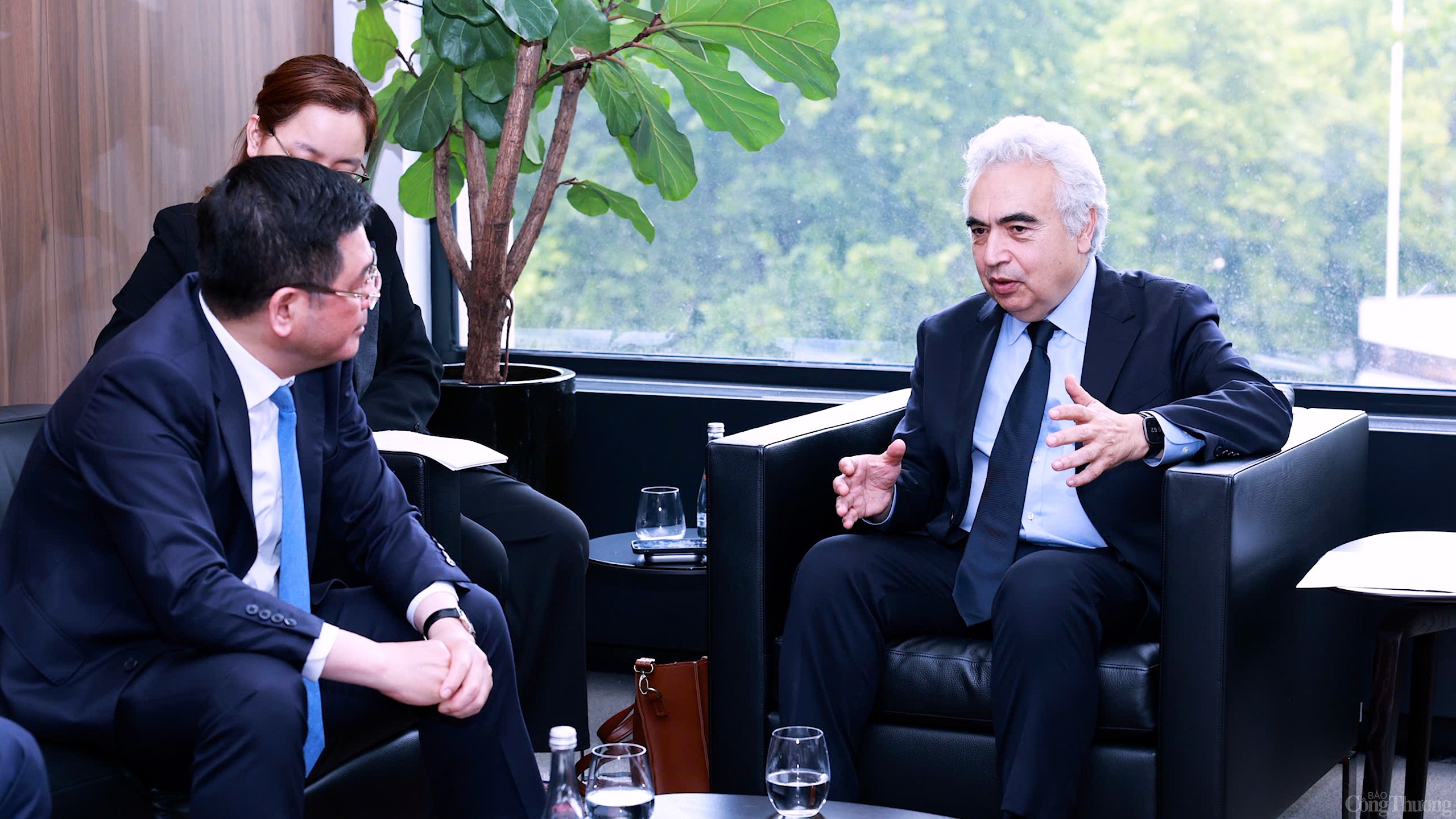 Chùm ảnh: Bộ trưởng Nguyễn Hồng Diên làm việc với Giám đốcIEA