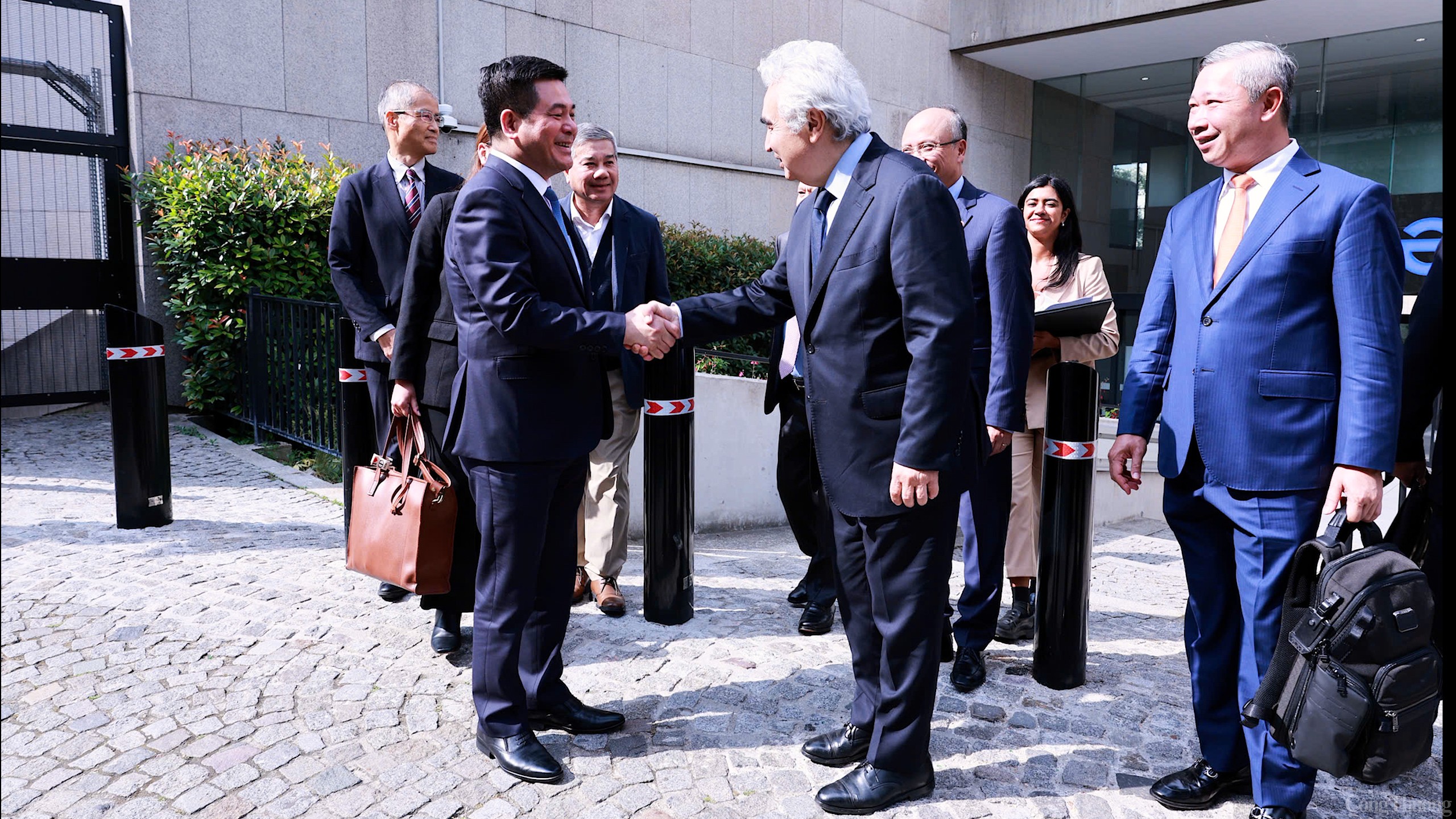 Chùm ảnh: Bộ trưởng Nguyễn Hồng Diên làm việc với Giám đốcIEA