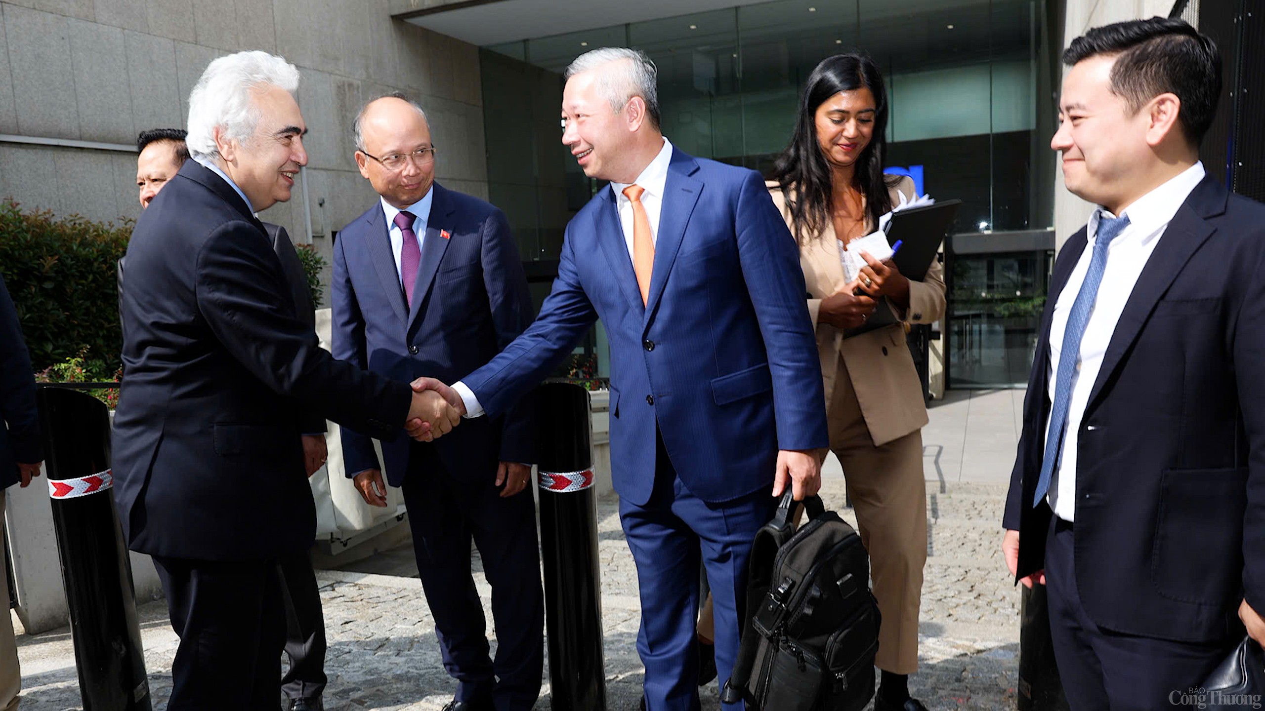 Chùm ảnh: Bộ trưởng Nguyễn Hồng Diên làm việc với Giám đốcIEA